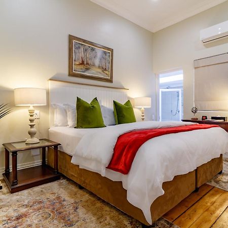 Bed and Breakfast Christies At 32 On Russell Mbombela Екстер'єр фото