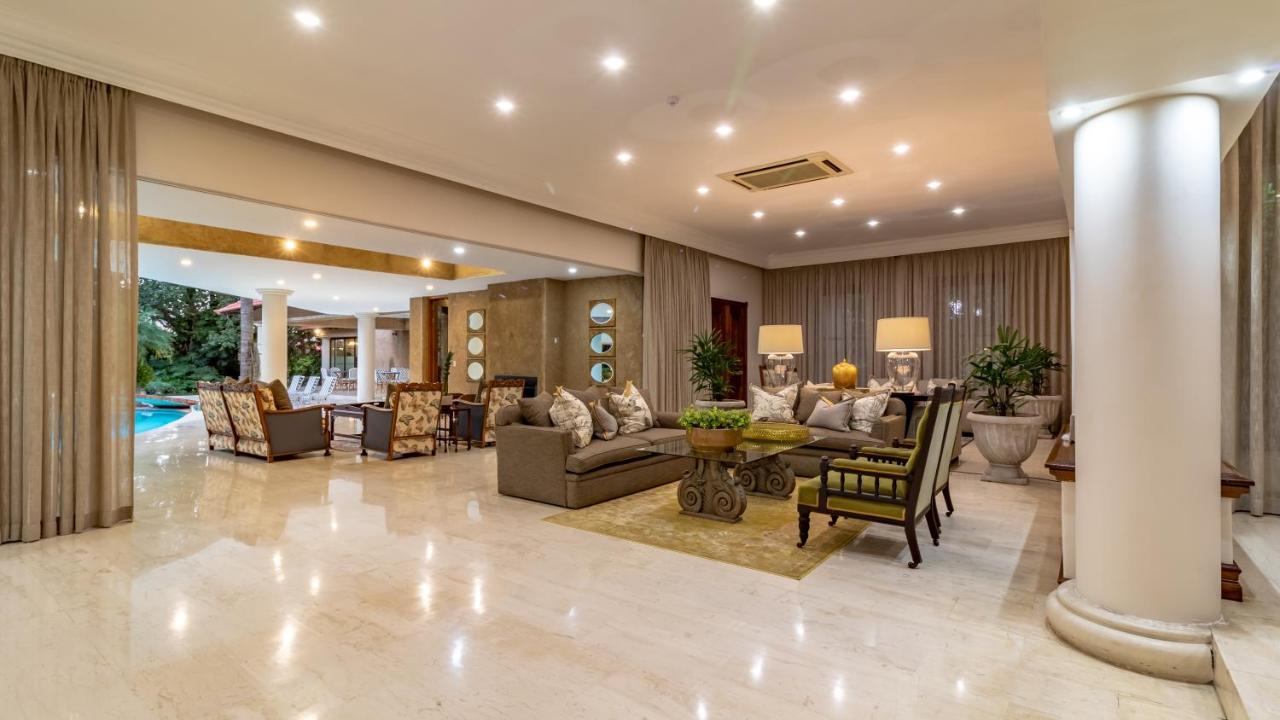 Bed and Breakfast Christies At 32 On Russell Mbombela Екстер'єр фото