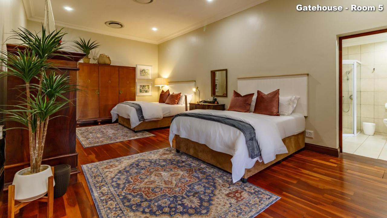 Bed and Breakfast Christies At 32 On Russell Mbombela Екстер'єр фото