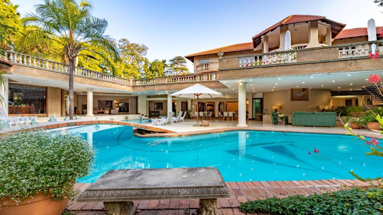Bed and Breakfast Christies At 32 On Russell Mbombela Екстер'єр фото