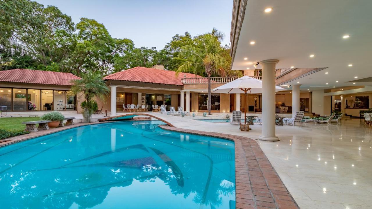 Bed and Breakfast Christies At 32 On Russell Mbombela Екстер'єр фото
