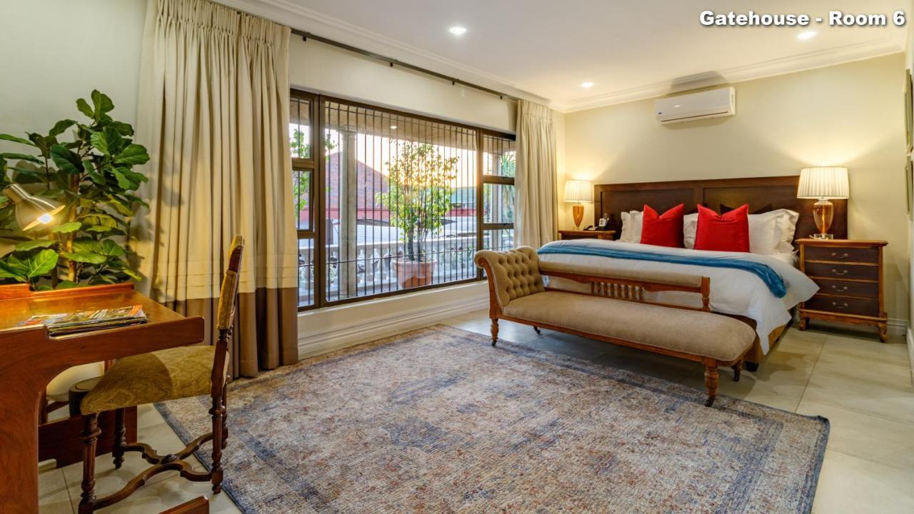 Bed and Breakfast Christies At 32 On Russell Mbombela Екстер'єр фото