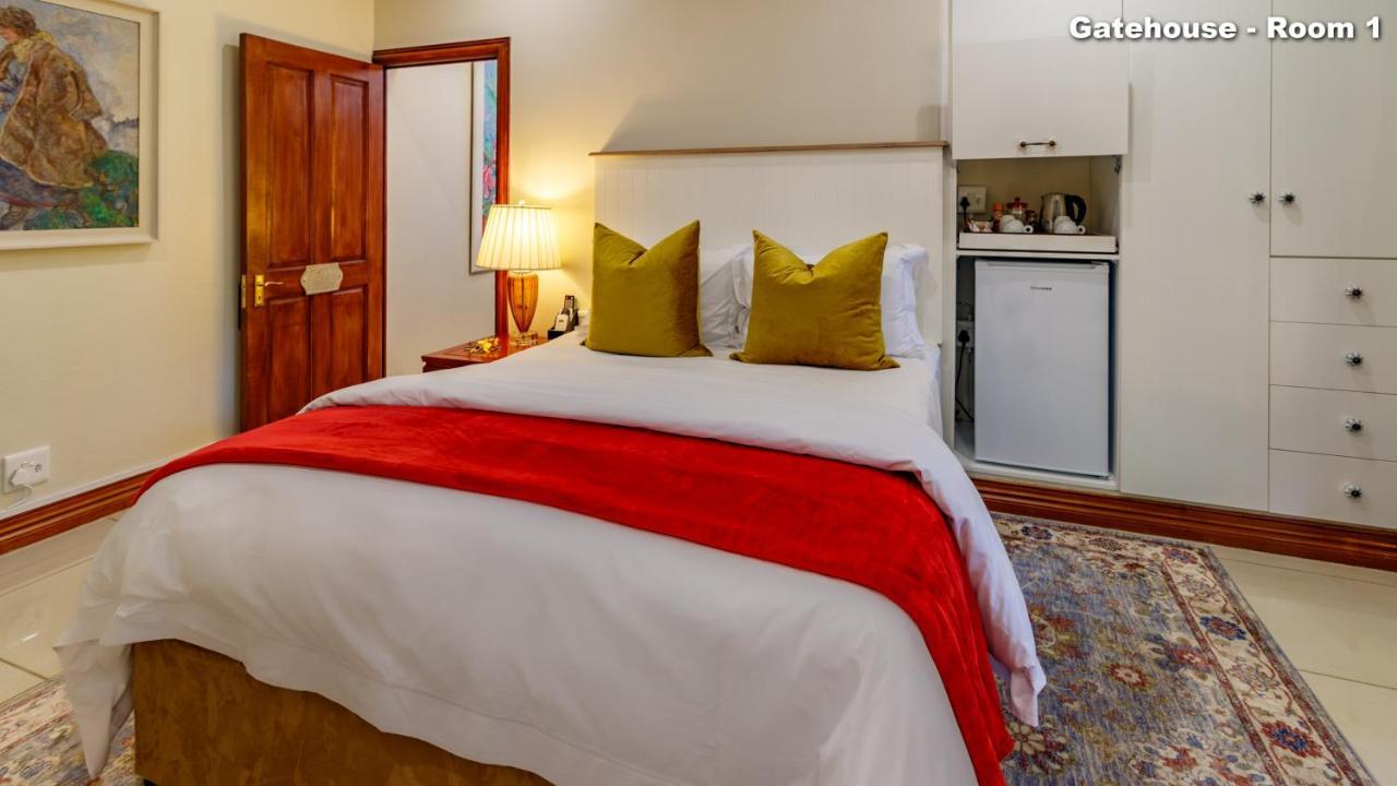 Bed and Breakfast Christies At 32 On Russell Mbombela Екстер'єр фото