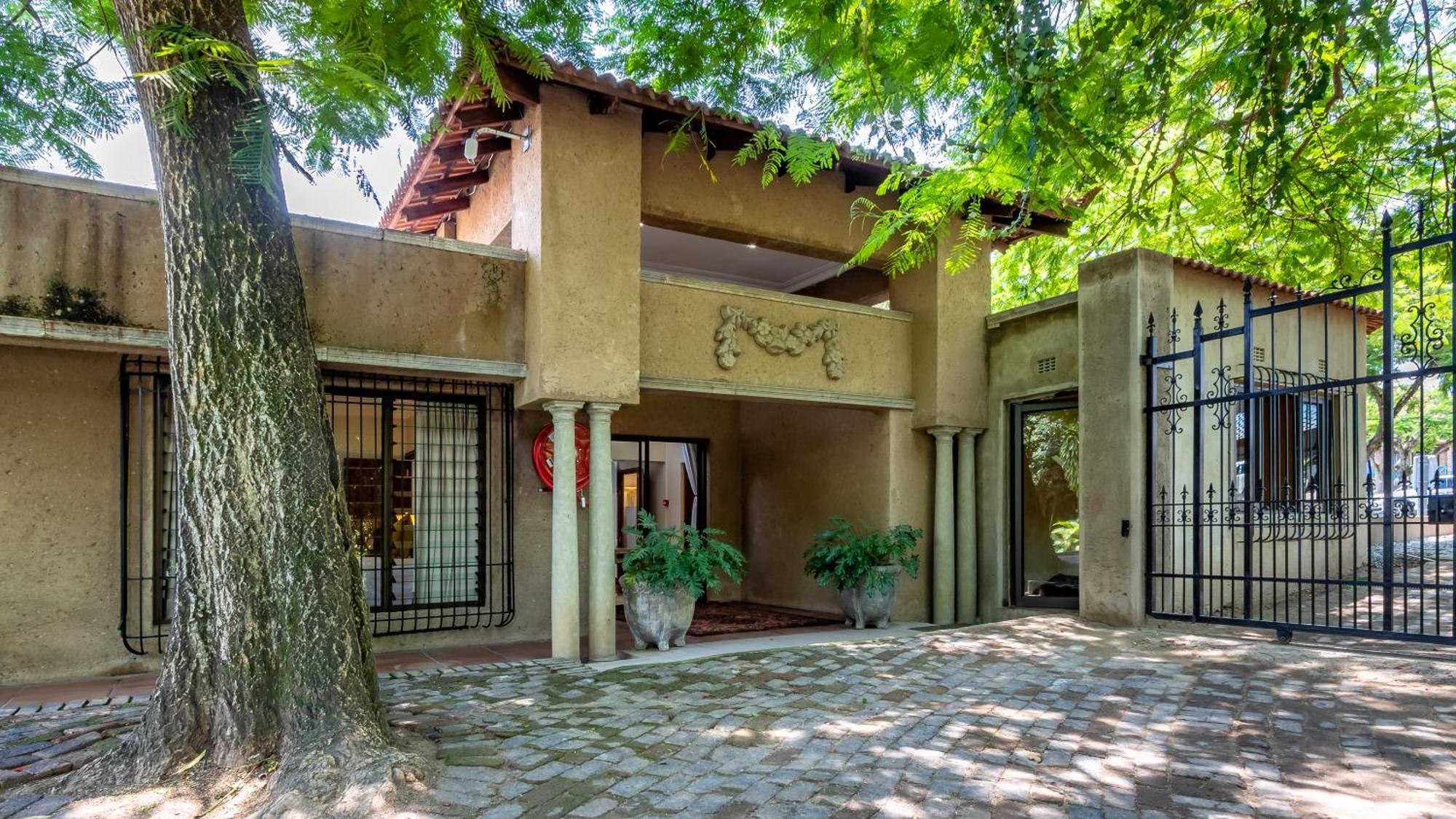 Bed and Breakfast Christies At 32 On Russell Mbombela Екстер'єр фото