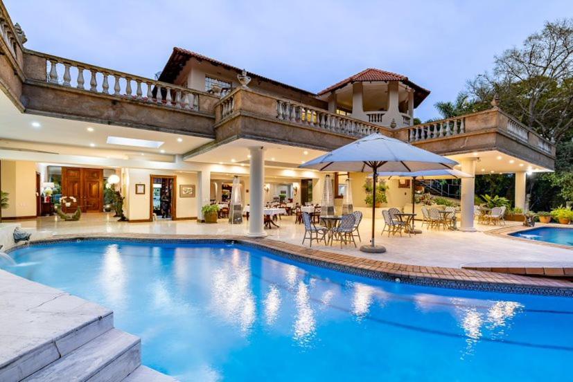 Bed and Breakfast Christies At 32 On Russell Mbombela Екстер'єр фото